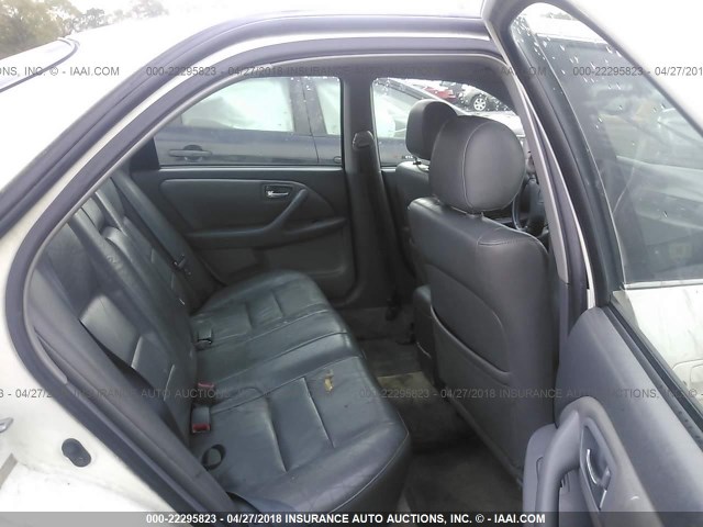 JT2BG28K010548547 - 2001 TOYOTA CAMRY LE/XLE WHITE photo 8