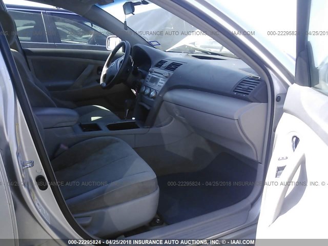 4T1BK46K08U562564 - 2008 TOYOTA CAMRY LE/XLE/SE 银色 照片 5