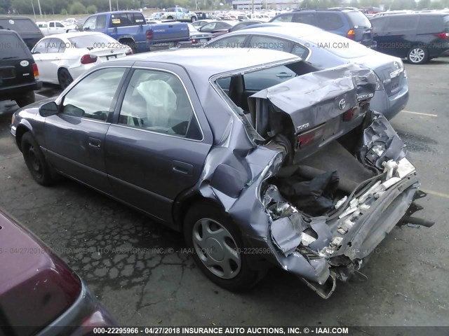 JT2BF22K6W0115432 - 1998 TOYOTA CAMRY CE/LE/XLE GRAY photo 3