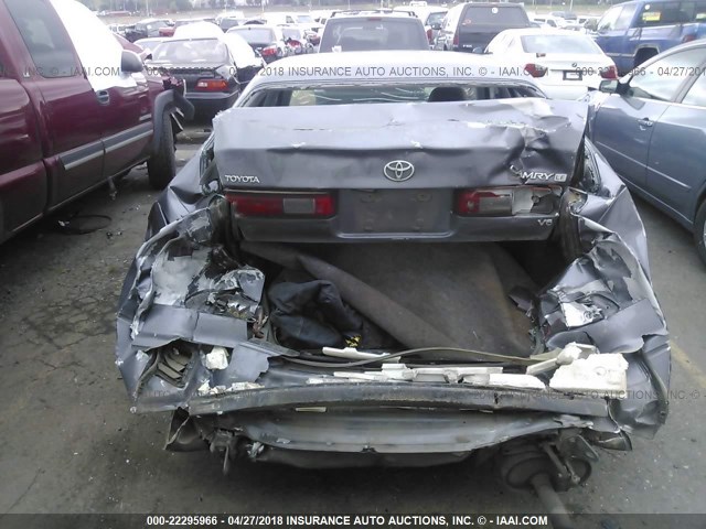 JT2BF22K6W0115432 - 1998 TOYOTA CAMRY CE/LE/XLE GRAY photo 6