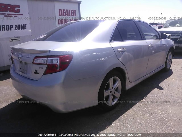 4T1BF1FKXCU039161 - 2012 TOYOTA CAMRY SE/LE/XLE SILVER photo 4