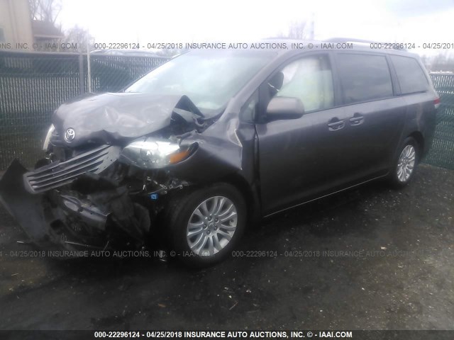 5TDYK3DC7CS232468 - 2012 TOYOTA SIENNA XLE/LIMITED GRAY photo 2