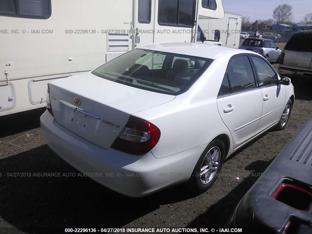4T1BE32K12U020582 - 2002 TOYOTA CAMRY LE/XLE/SE WHITE photo 4