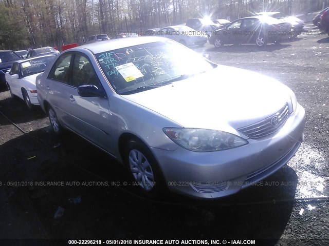 4T1BE32K45U564398 - 2005 TOYOTA CAMRY LE/XLE/SE ვერცხლისფერი ფოტო 1