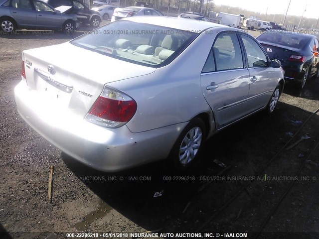 4T1BE32K45U564398 - 2005 TOYOTA CAMRY LE/XLE/SE ვერცხლისფერი ფოტო 4