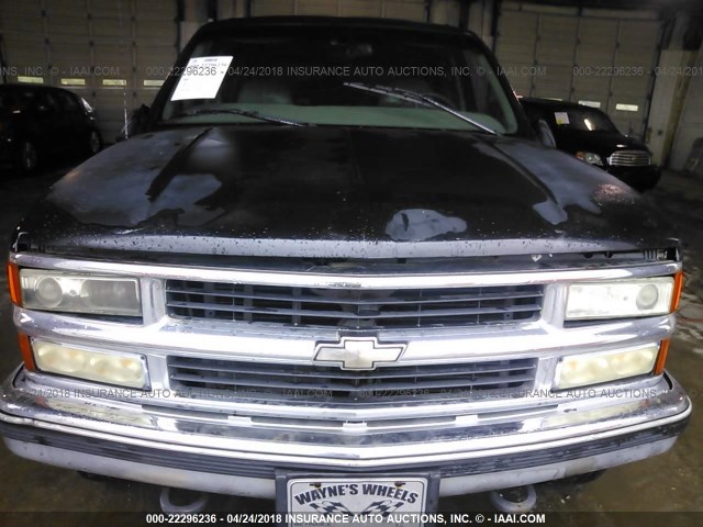 1GNEK13R1VJ314247 - 1997 CHEVROLET TAHOE K1500 BLACK photo 6