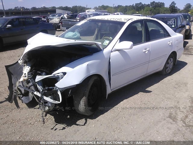 4T1BE32K52U030015 - 2002 TOYOTA CAMRY LE/XLE/SE თეთრი ფოტო 2