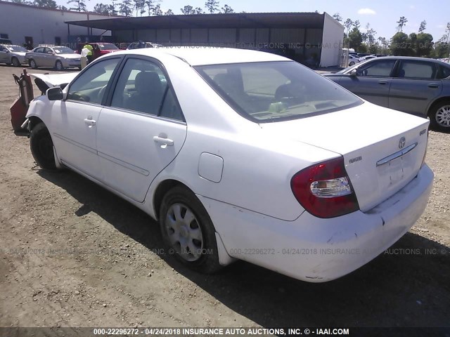 4T1BE32K52U030015 - 2002 TOYOTA CAMRY LE/XLE/SE თეთრი ფოტო 3