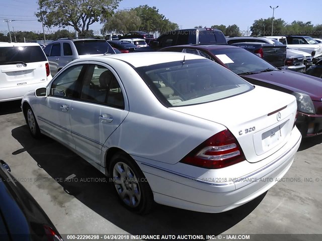 WDBRF64J95F567659 - 2005 MERCEDES-BENZ C 320 WHITE photo 3