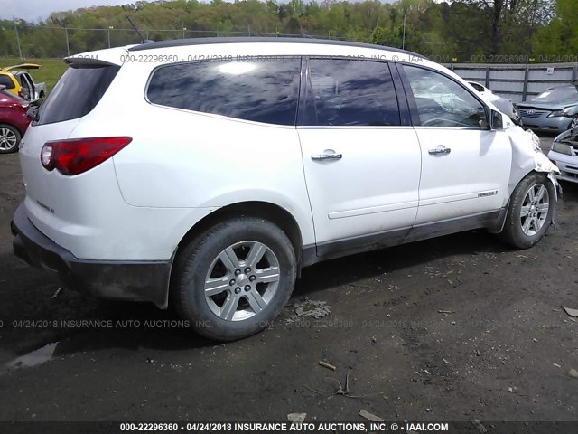 1GNER23D99S105652 - 2009 CHEVROLET TRAVERSE LT WHITE photo 4