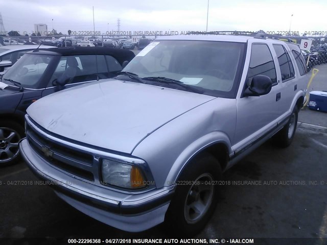 1GNCS13W9T2290297 - 1996 CHEVROLET BLAZER SILVER photo 2