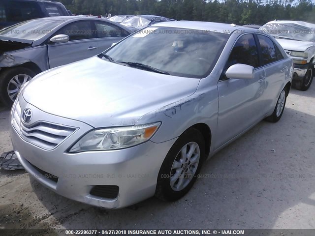 4T1BF3EK6AU066058 - 2010 TOYOTA CAMRY SE/LE/XLE SILVER photo 2