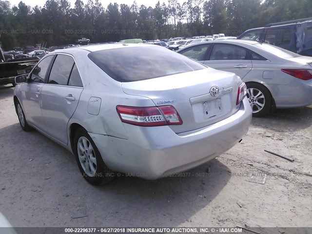 4T1BF3EK6AU066058 - 2010 TOYOTA CAMRY SE/LE/XLE SILVER photo 3
