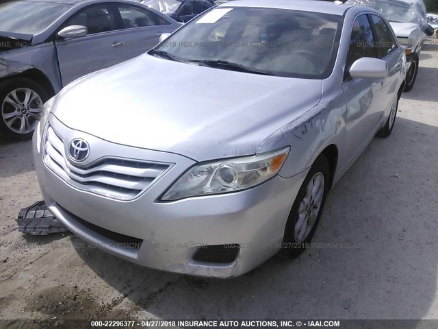 4T1BF3EK6AU066058 - 2010 TOYOTA CAMRY SE/LE/XLE SILVER photo 6