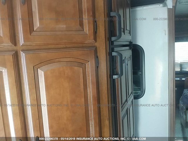 4X4TVCH20CU100709 - 2012 FOREST RIVER 35FT  白色 照片 7