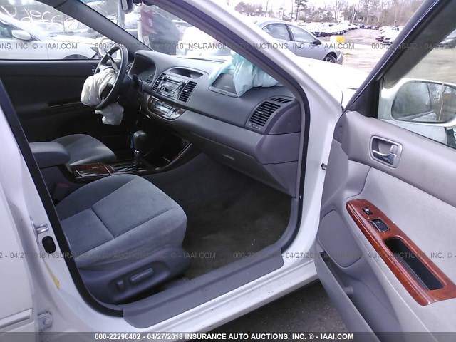 4T1BE30K73U177697 - 2003 TOYOTA CAMRY LE/XLE/SE თეთრი ფოტო 5