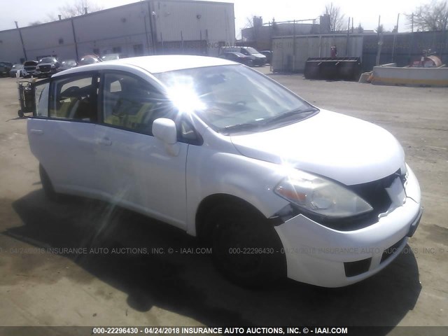 3N1BC13E77L350089 - 2007 NISSAN VERSA S/SL WHITE photo 1