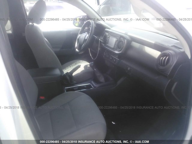5TFSX5ENXHX047433 - 2017 TOYOTA TACOMA ACCESS CAB/SR/SR5 თეთრი ფოტო 5
