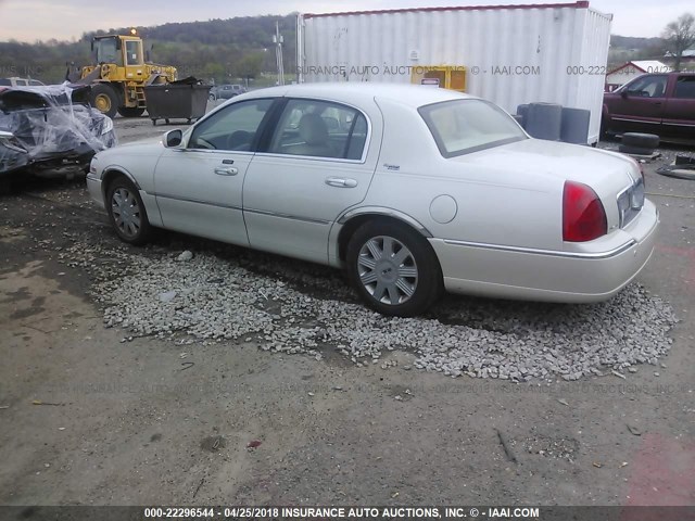 1LNHM82W55Y668601 - 2005 LINCOLN TOWN CAR SIGNATURE LIMITED TAN photo 3