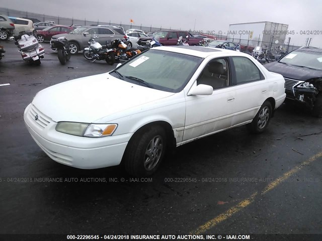 4T1BF22K8VU015245 - 1997 TOYOTA CAMRY CE/LE/XLE WHITE photo 2