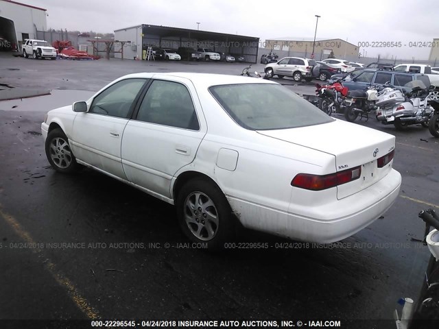 4T1BF22K8VU015245 - 1997 TOYOTA CAMRY CE/LE/XLE WHITE photo 3