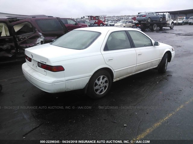 4T1BF22K8VU015245 - 1997 TOYOTA CAMRY CE/LE/XLE WHITE photo 4