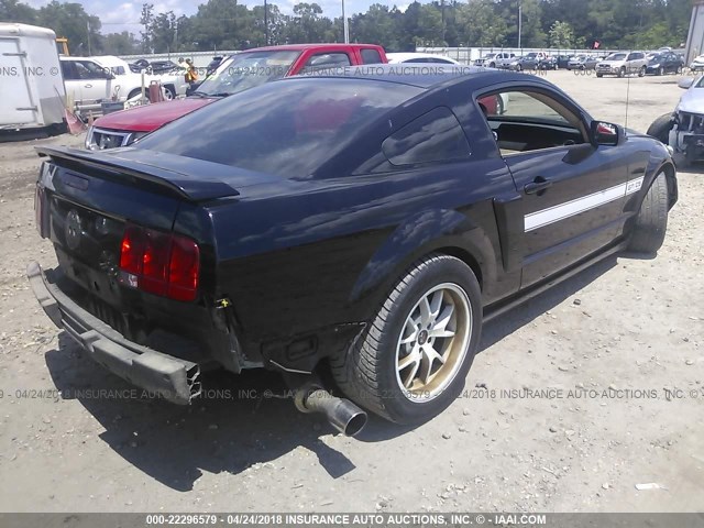1ZVFT82H975342723 - 2007 FORD MUSTANG GT BLACK photo 4