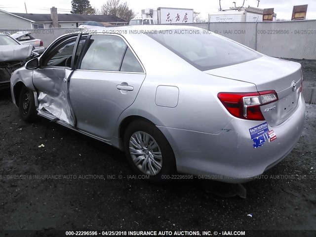 4T4BF1FK9ER438815 - 2014 TOYOTA CAMRY L/SE/LE/XLE SILVER photo 3