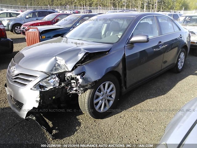 4T4BF3EKXBR117343 - 2011 TOYOTA CAMRY SE/LE/XLE GRAY photo 2