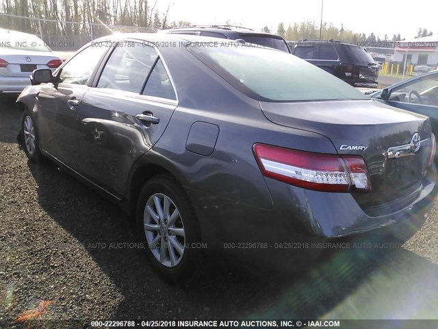 4T4BF3EKXBR117343 - 2011 TOYOTA CAMRY SE/LE/XLE GRAY photo 3
