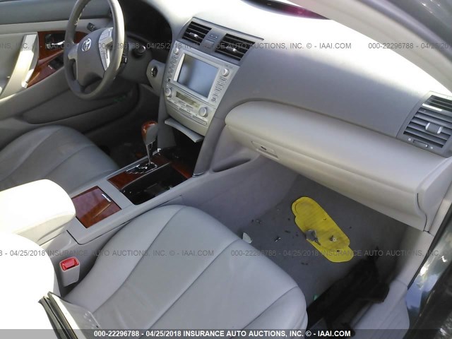 4T4BF3EKXBR117343 - 2011 TOYOTA CAMRY SE/LE/XLE GRAY photo 5