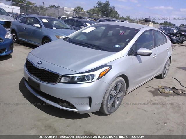 3KPFL4A75JE206282 - 2018 KIA FORTE LX/S SILVER photo 2