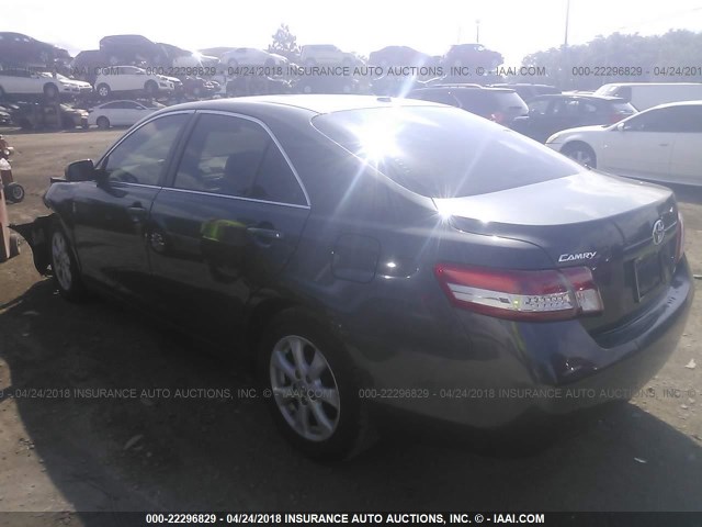 4T1BF3EKXBU119538 - 2011 TOYOTA CAMRY SE/LE/XLE 灰色 照片 3