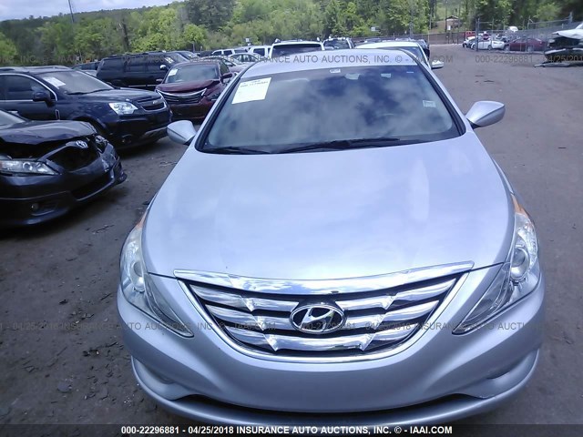 5NPEC4AB2CH459803 - 2012 HYUNDAI SONATA SE/LIMITED SILVER photo 6