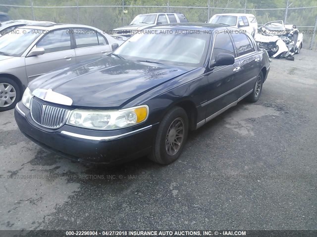 1LNHM82W02Y665505 - 2002 LINCOLN TOWN CAR SIGNATURE BLACK photo 2