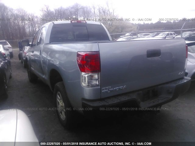 5TFUM5F12DX045831 - 2013 TOYOTA TUNDRA DOUBLE CAB SR5 SILVER photo 3