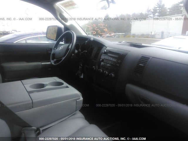 5TFUM5F12DX045831 - 2013 TOYOTA TUNDRA DOUBLE CAB SR5 SILVER photo 5