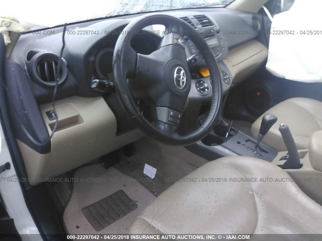 2T3DF4DV8BW122357 - 2011 TOYOTA RAV4 LIMITED WHITE photo 5