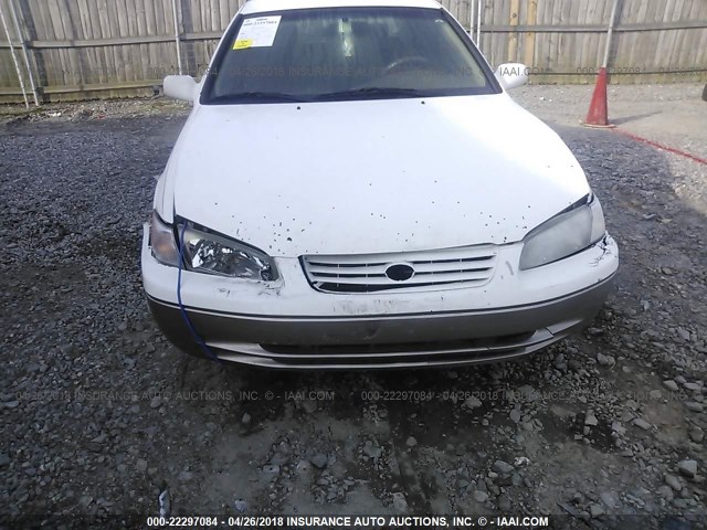 4T1BG22K7WU337096 - 1998 TOYOTA CAMRY CE/LE/XLE 白色 照片 6