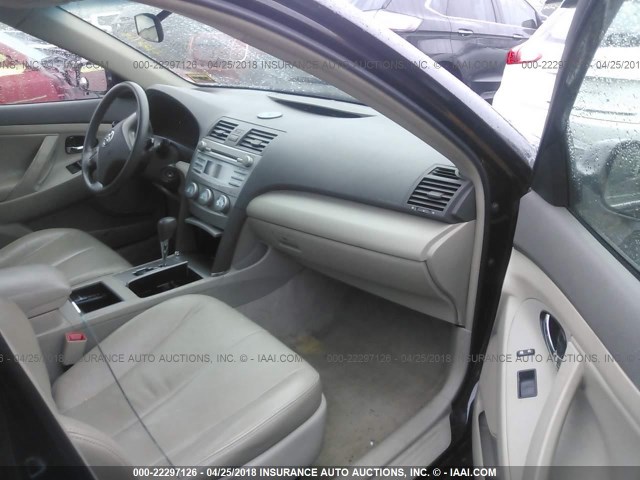 4T1BE46K29U382365 - 2009 TOYOTA CAMRY SE/LE/XLE BLACK photo 5