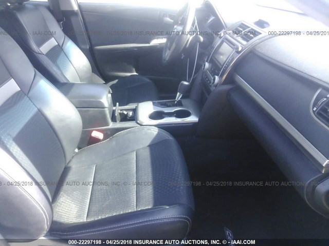 4T1BF1FK4CU096228 - 2012 TOYOTA CAMRY SE/LE/XLE 灰色 照片 5