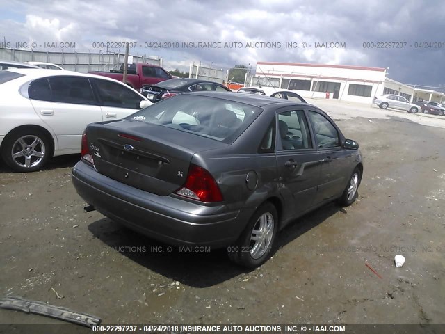 1FAFP34373W226457 - 2003 FORD FOCUS SE COMFORT/SE SPORT GRAY photo 4