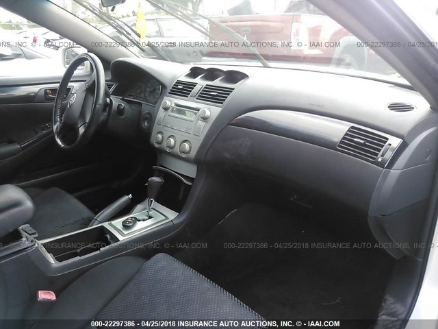 4T1CA38P44U015110 - 2004 TOYOTA CAMRY SOLARA SE/SLE თეთრი ფოტო 5