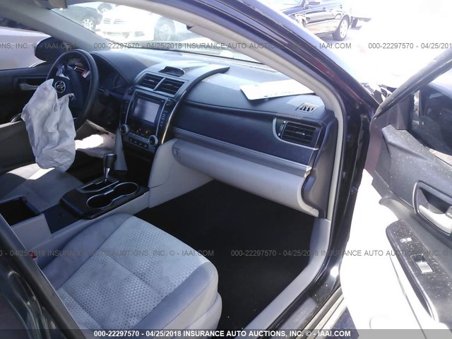 4T1BF1FK5EU468047 - 2014 TOYOTA CAMRY L/SE/LE/XLE შავი ფოტო 5