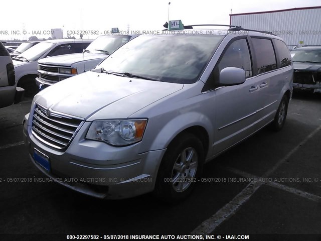 2A4RR5D10AR157090 - 2010 CHRYSLER TOWN & COUNTRY TOURING SILVER photo 2