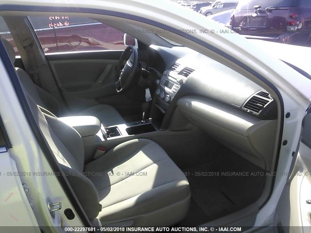 4T1BF3EKXAU510509 - 2010 TOYOTA CAMRY SE/LE/XLE 白色 照片 5