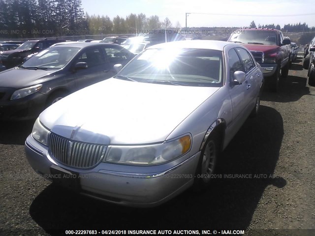 1LNHM81W7XY702428 - 1999 LINCOLN TOWN CAR EXECUTIVE SILVER photo 2