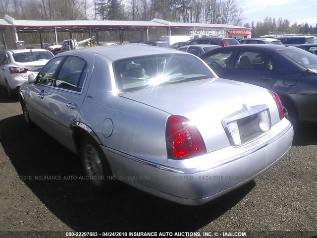 1LNHM81W7XY702428 - 1999 LINCOLN TOWN CAR EXECUTIVE SILVER photo 3