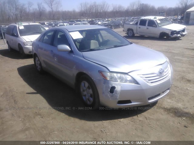 4T4BE46K07R002720 - 2007 TOYOTA CAMRY NEW GENERAT CE/LE/XLE/SE SILVER photo 1