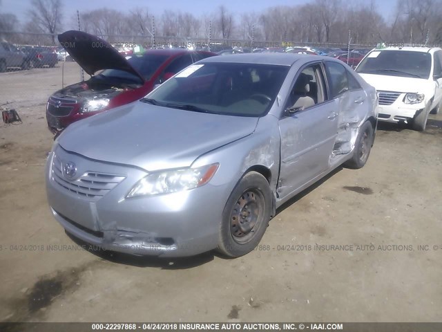 4T4BE46K07R002720 - 2007 TOYOTA CAMRY NEW GENERAT CE/LE/XLE/SE SILVER photo 2